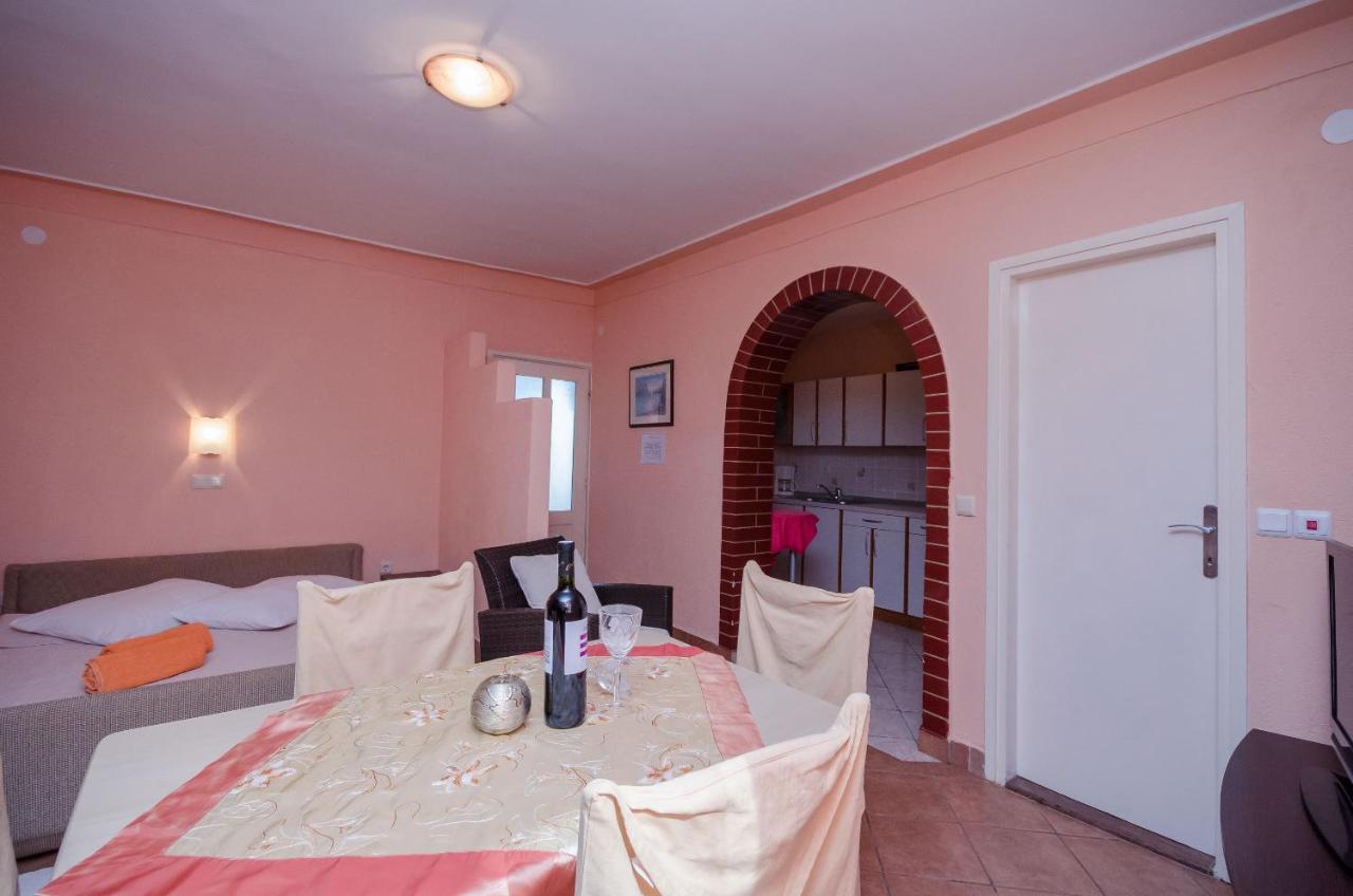 Apartments Helena ロパール エクステリア 写真
